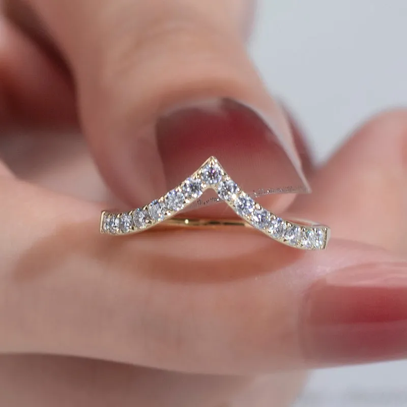 15 Stone Round Diamond Half Eternity Heart Shaped Gold Band | .3975 ct