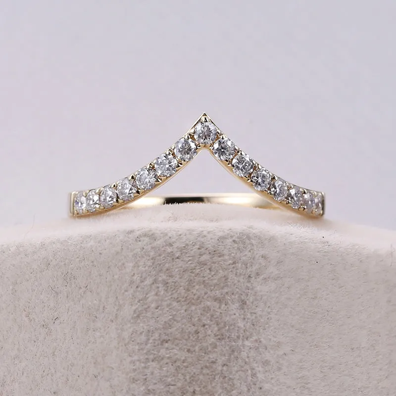15 Stone Round Diamond Half Eternity Heart Shaped Gold Band | .3975 ct