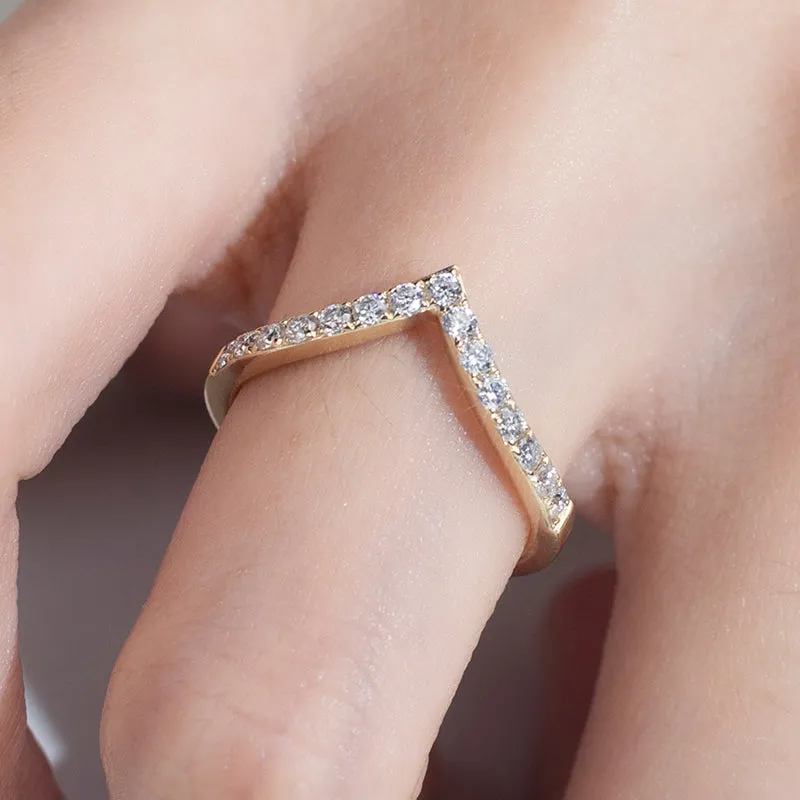 15 Stone Round Diamond Half Eternity Heart Shaped Gold Band | .3975 ct