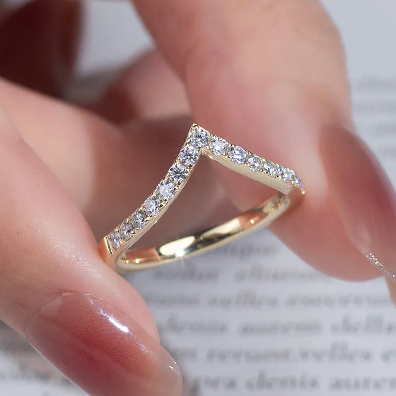 15 Stone Round Diamond Half Eternity Heart Shaped Gold Band | .3975 ct