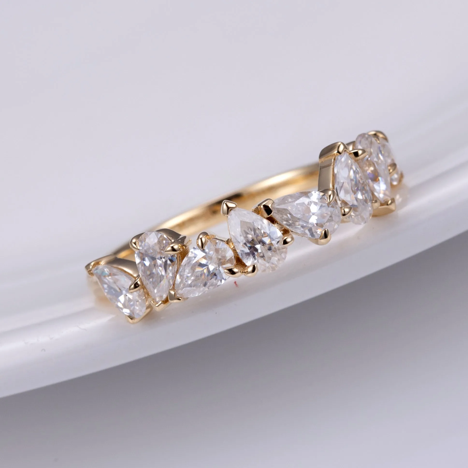 8 Stone Pear Shaped Diamond Gold Band | 0.8 ct