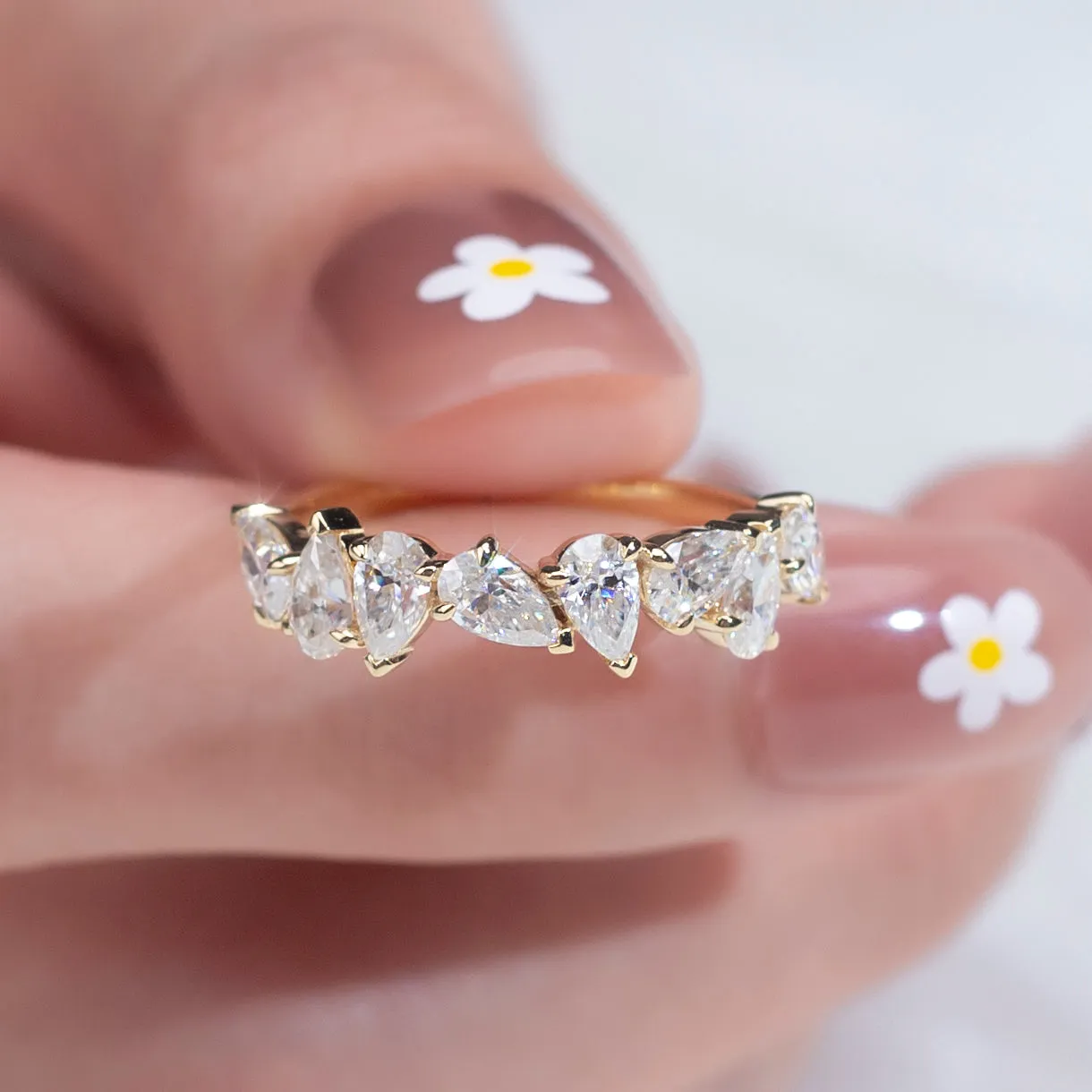 8 Stone Pear Shaped Diamond Gold Band | 0.8 ct