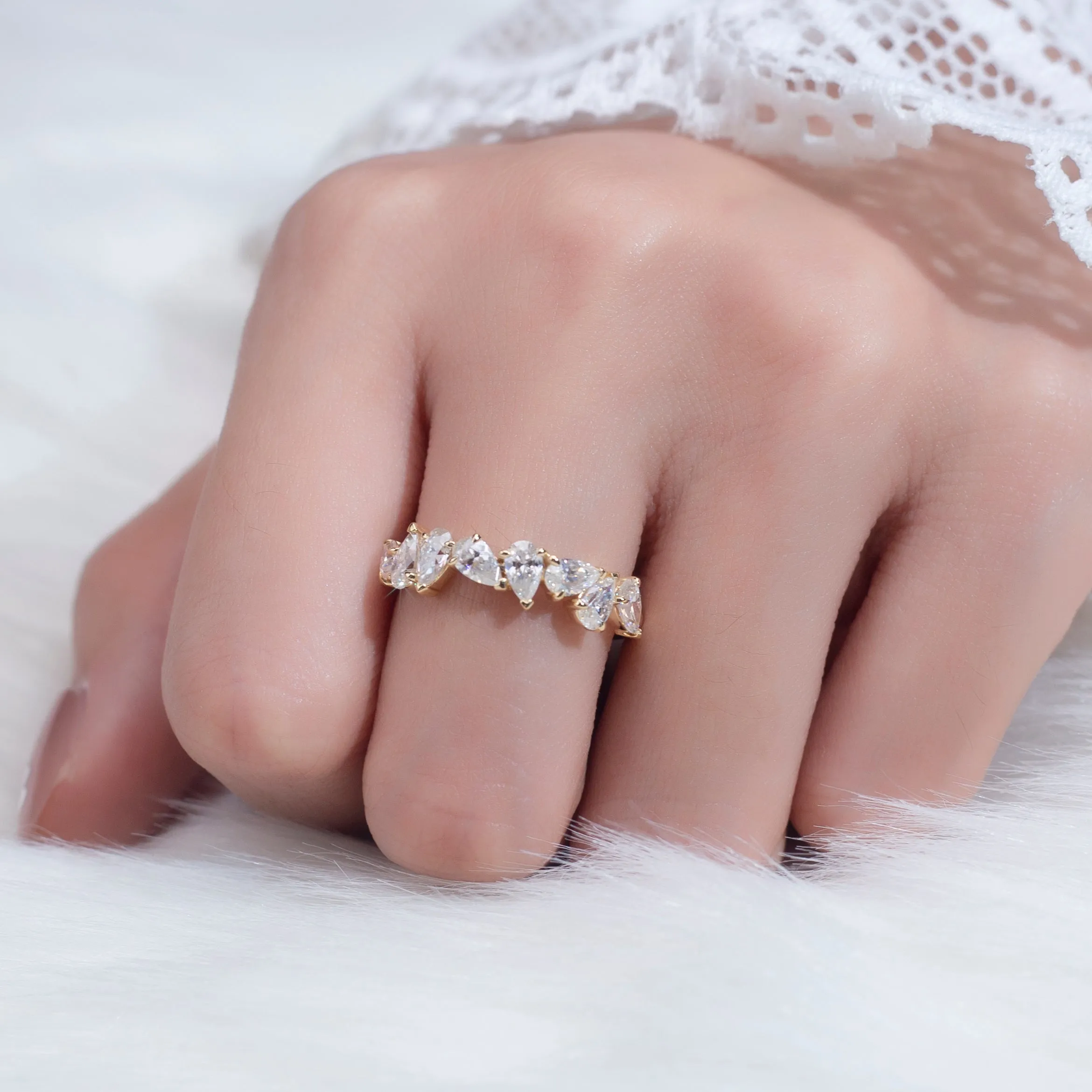 8 Stone Pear Shaped Diamond Gold Band | 0.8 ct