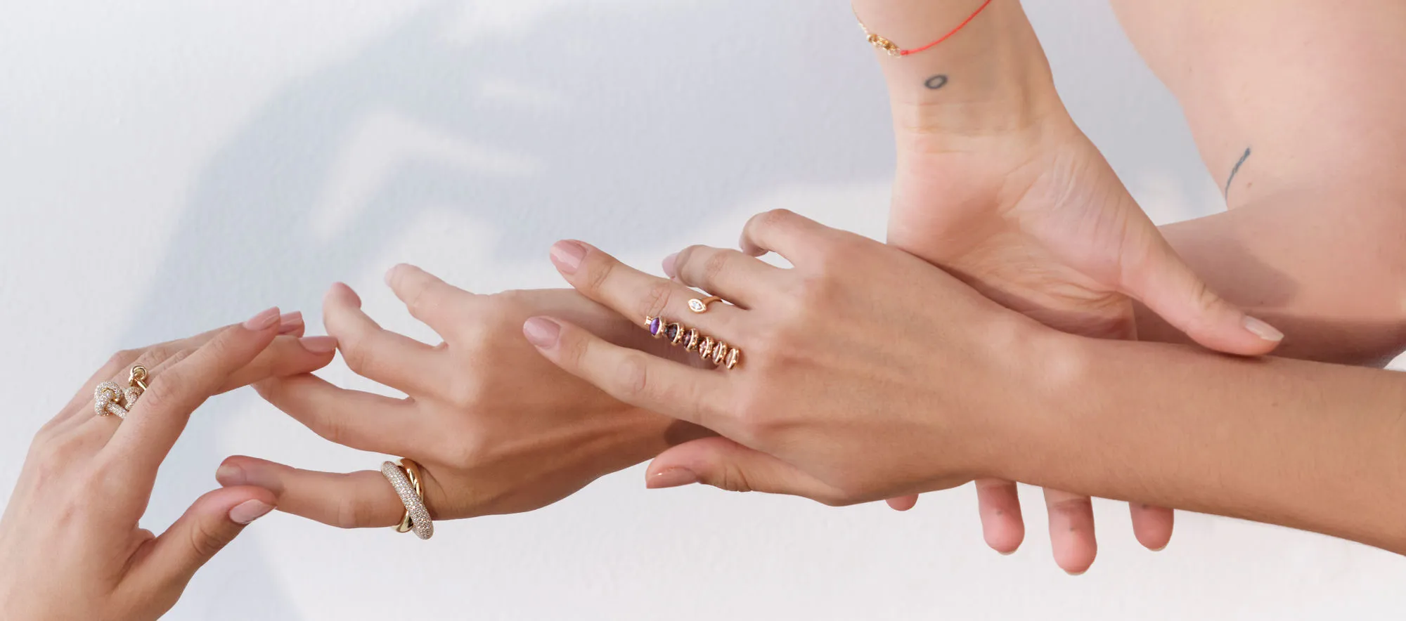 Infinity Loop Big Half Pavé 18K Gold Ring w. Diamonds