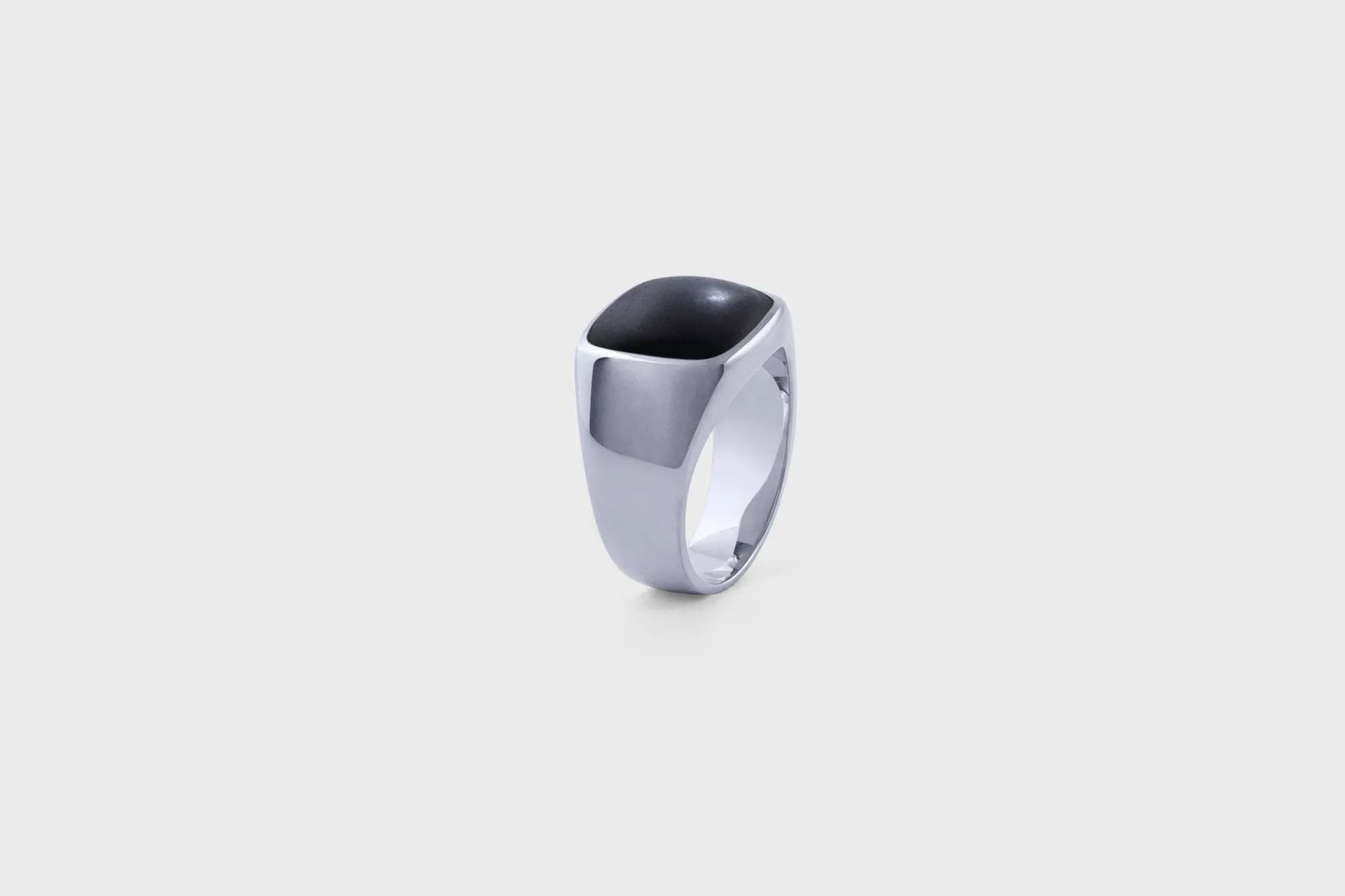 IX Cushion Signet w. Onyx Ring