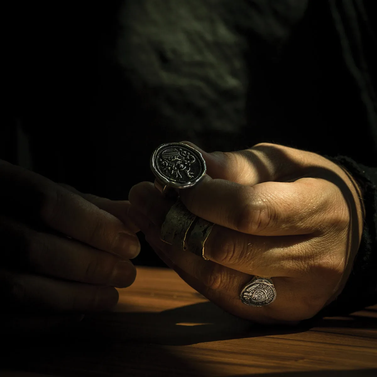 Omnia Vanitas Narrow Formed Band Ring