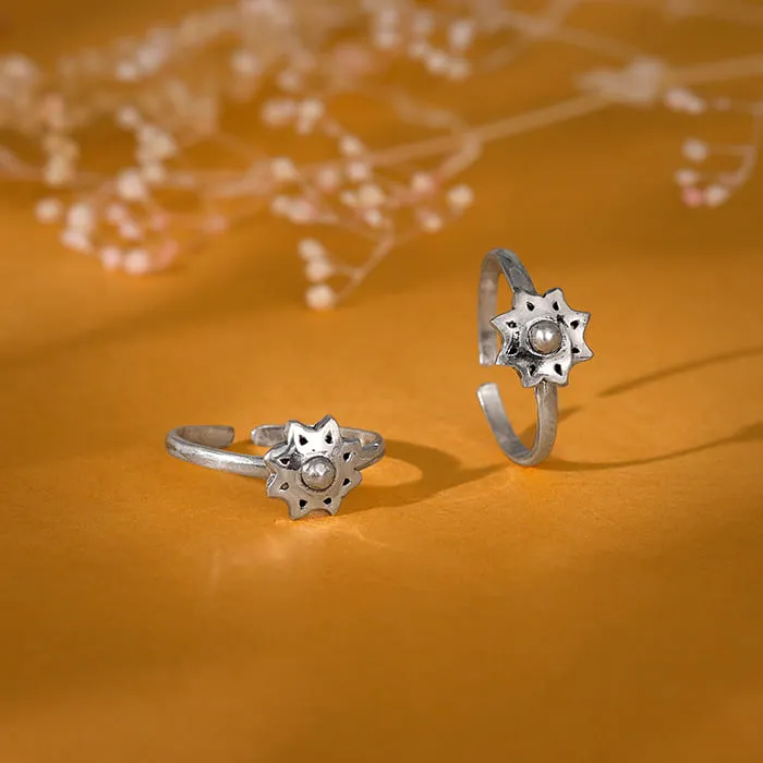 Oxidised Silver Enchanting Floral Toe Rings Giva