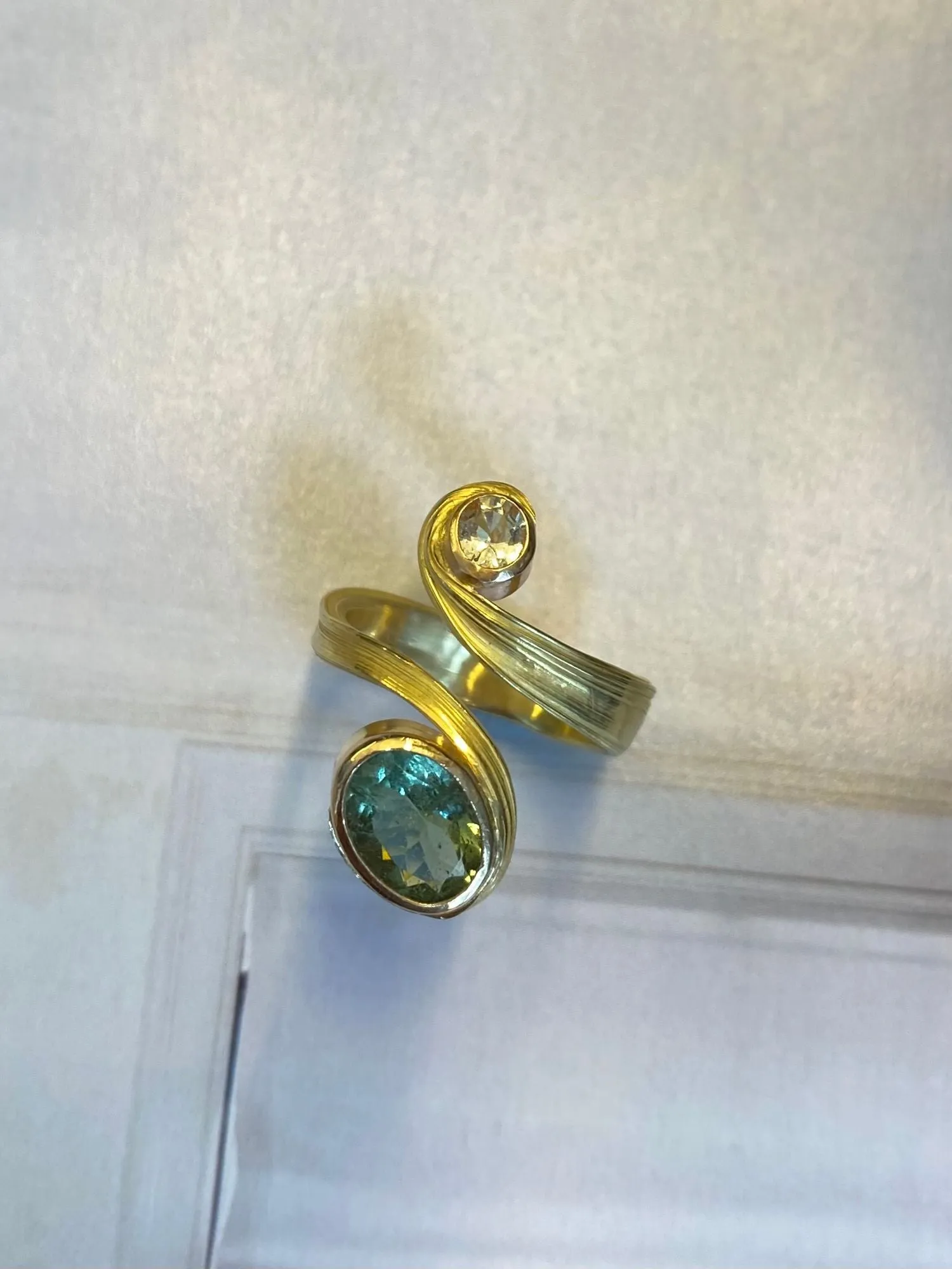Plissé curve Ring