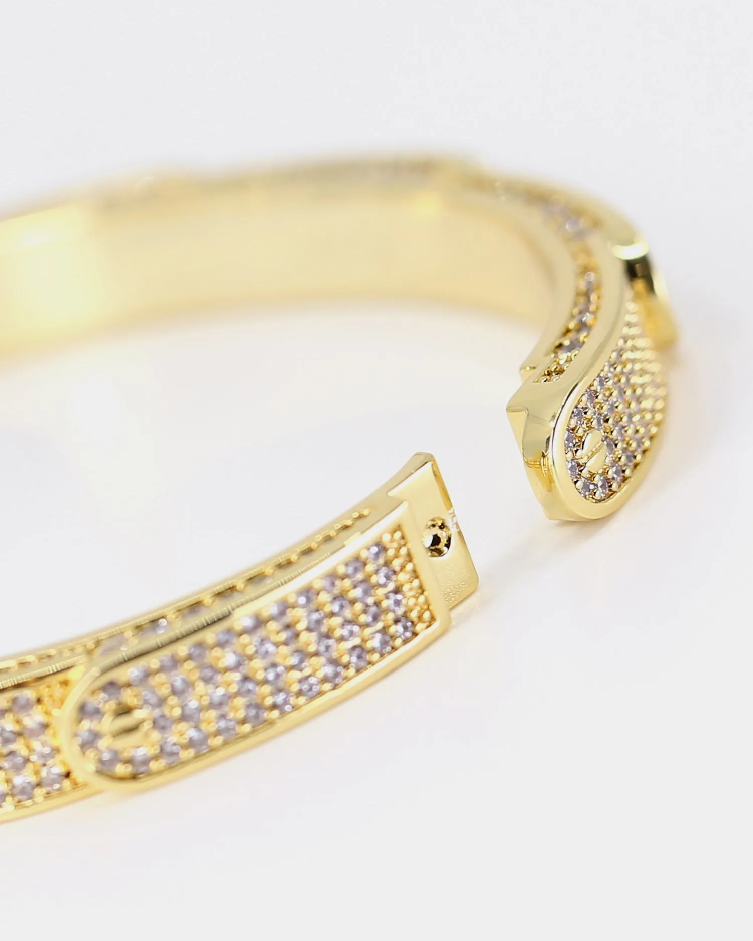 Saint Morta Layers Bracelet Iced Gold