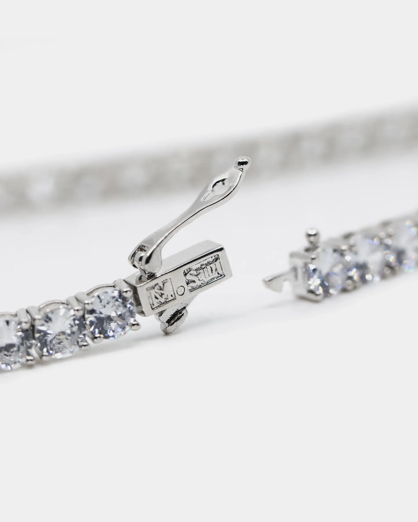 Saint Morta Round Cut 9" Tennis Bracelet White Gold