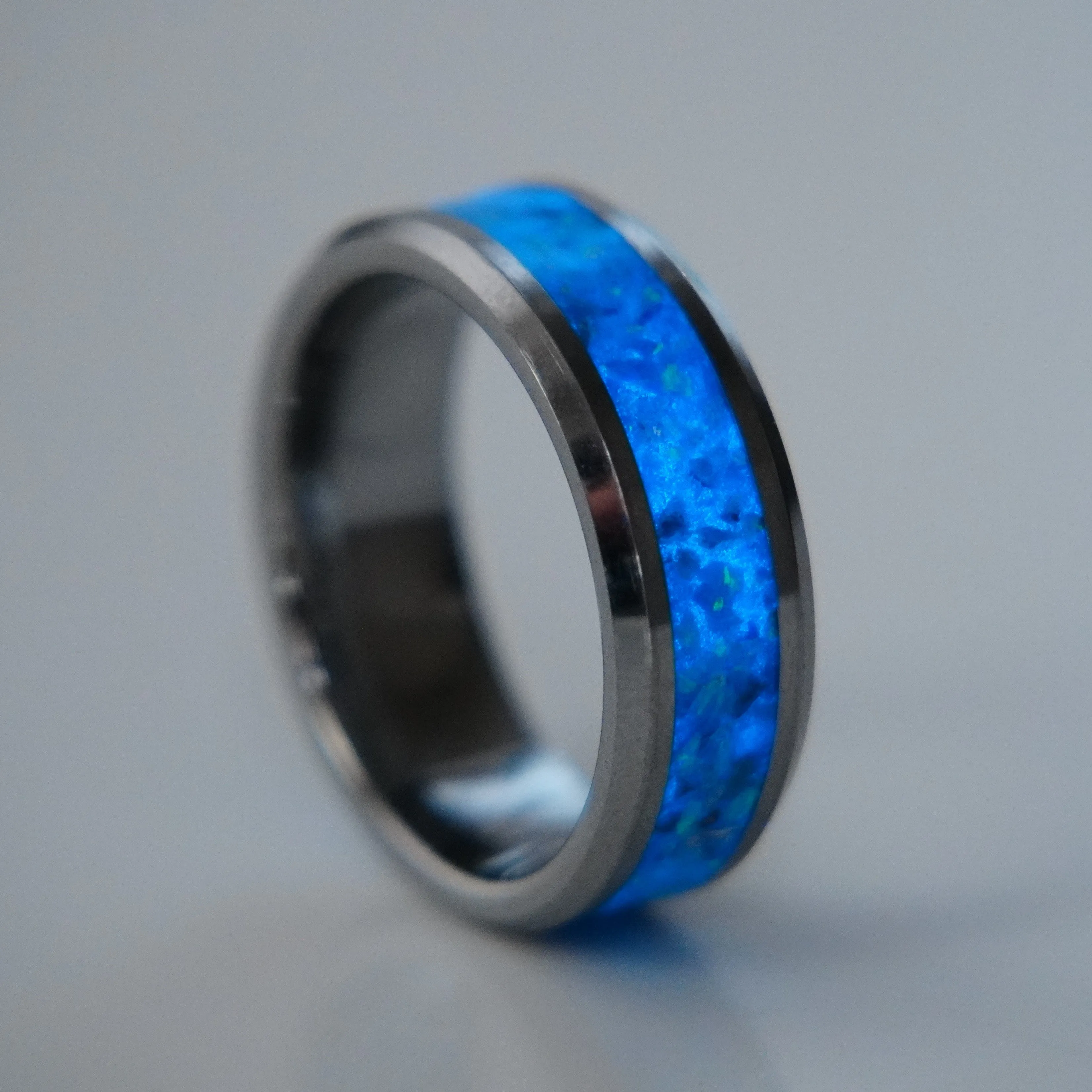 The Winter's Howl | Tungsten Glowstone Ring