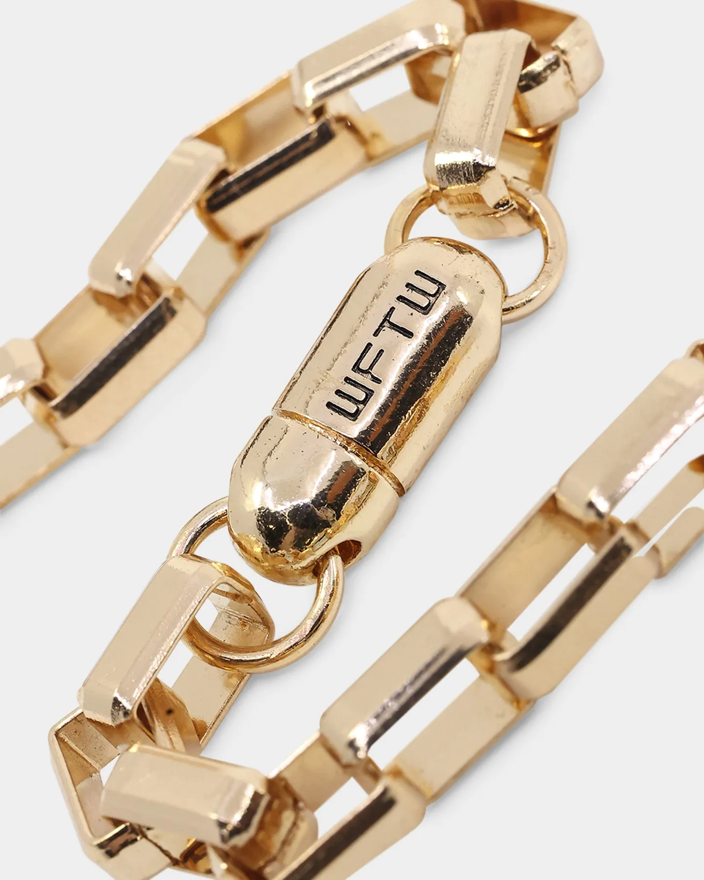 Wild for the Weekend Capsule Chain Bracelet Gold